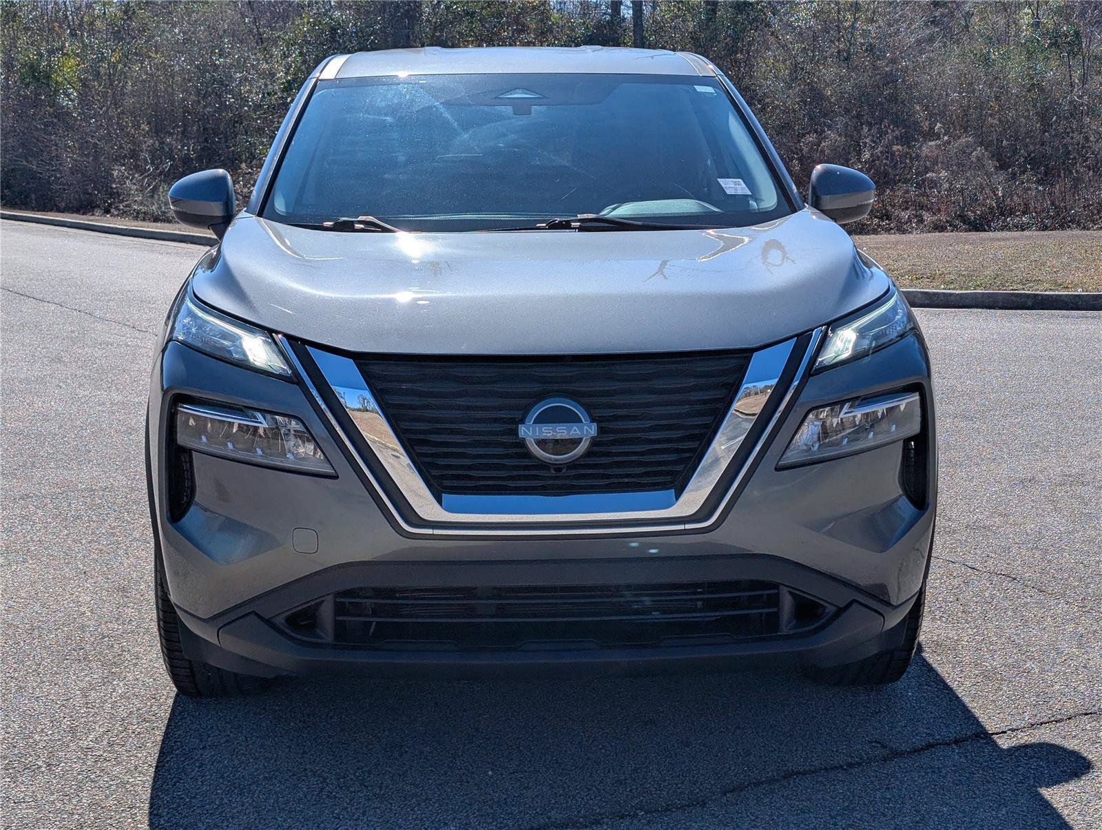 Used 2022 Silver Nissan SV image 2