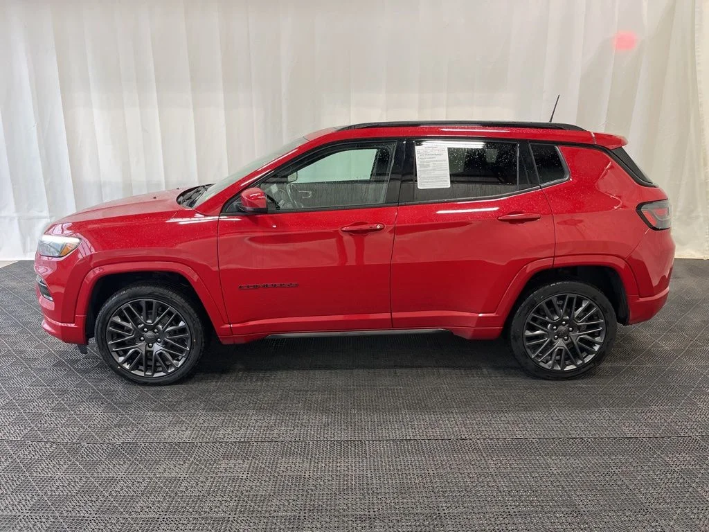 Used 2022 Red Jeep High Altitude image 25