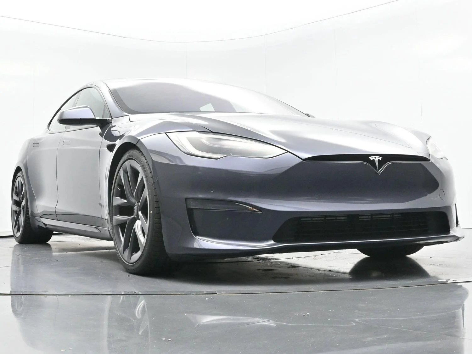 Used 2021 Midnight Silver Metallic Tesla Plaid image 41