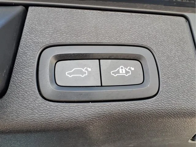 Used 2022  Volvo Momentum image 31