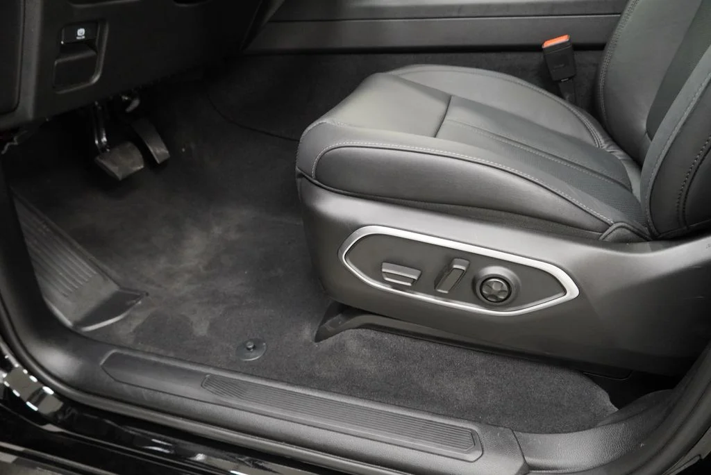 New 2026 High Gloss Black Exterior Paint Jeep Limited Altitude image 30