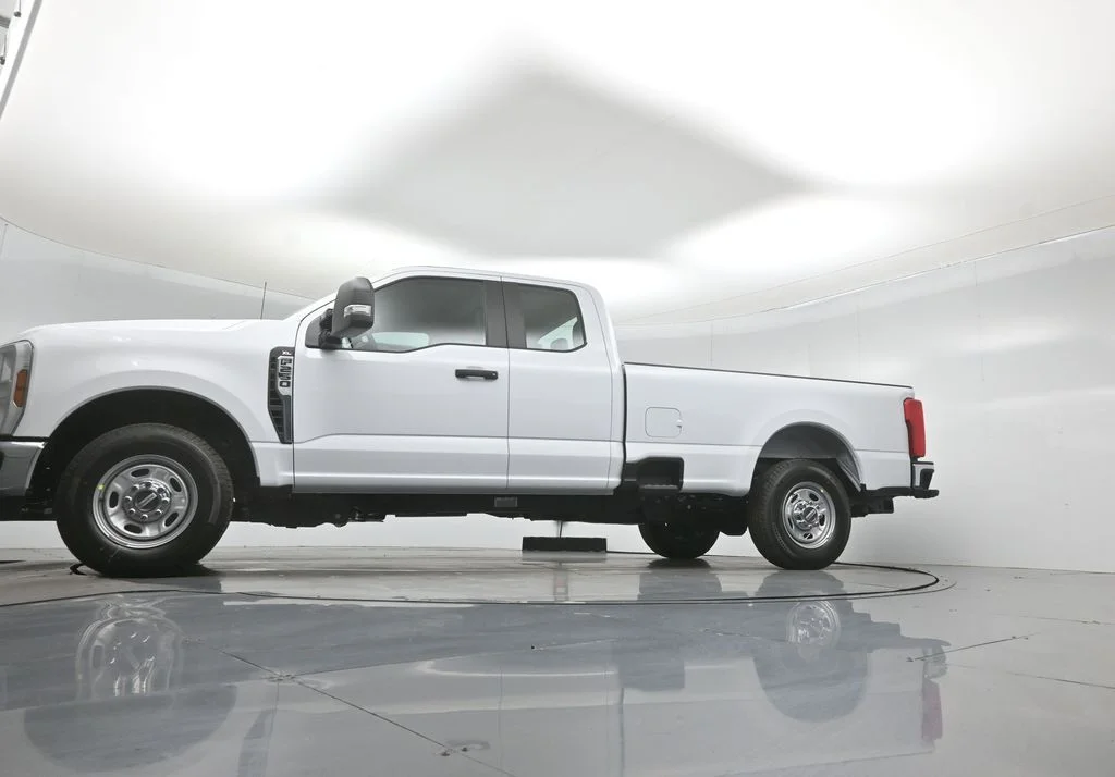 New 2026 Oxford White Ford XL image 6