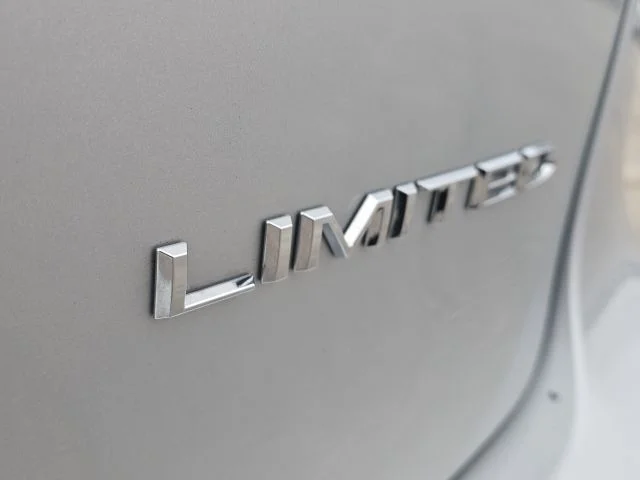 Used 2024 Silver Chrysler Limited image 9