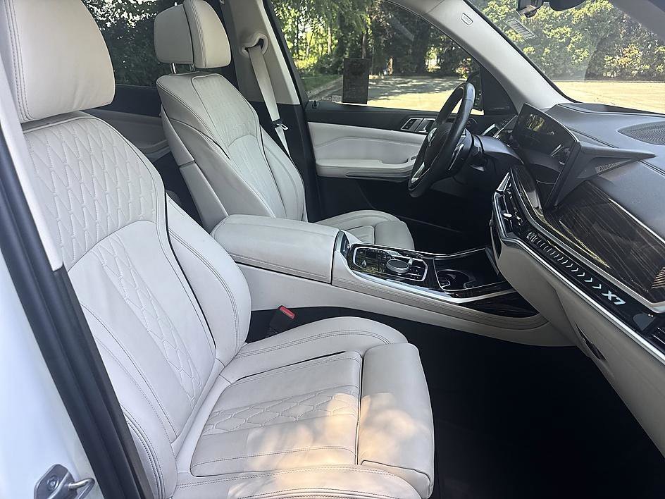 Used 2023 Alpine White BMW xDrive40i image 8