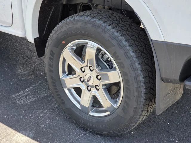 New 2025 Oxford White Ford XLT image 7