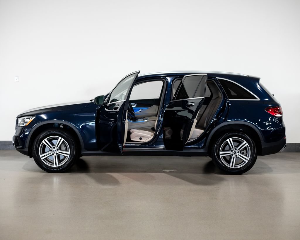 Certified Used 2022  Mercedes-Benz GLC 300 image 3