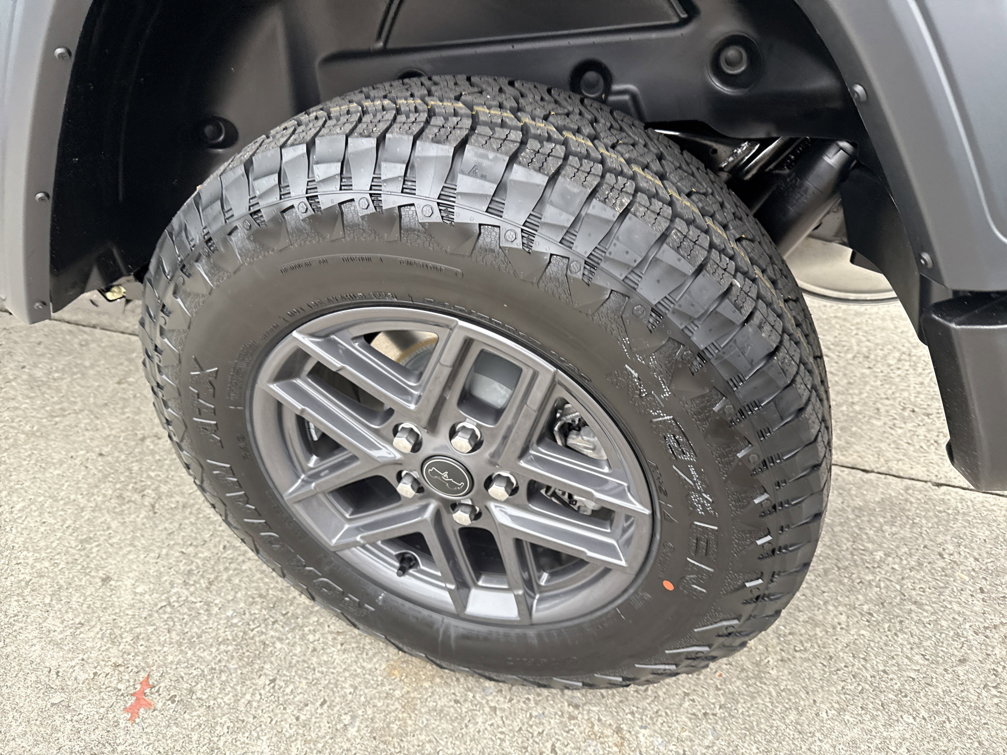 New 2026 Granite Crystal Metallic Clearcoat Jeep Sport S image 21