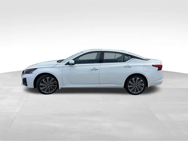 Used 2023 White Nissan 2.5 SL image 3