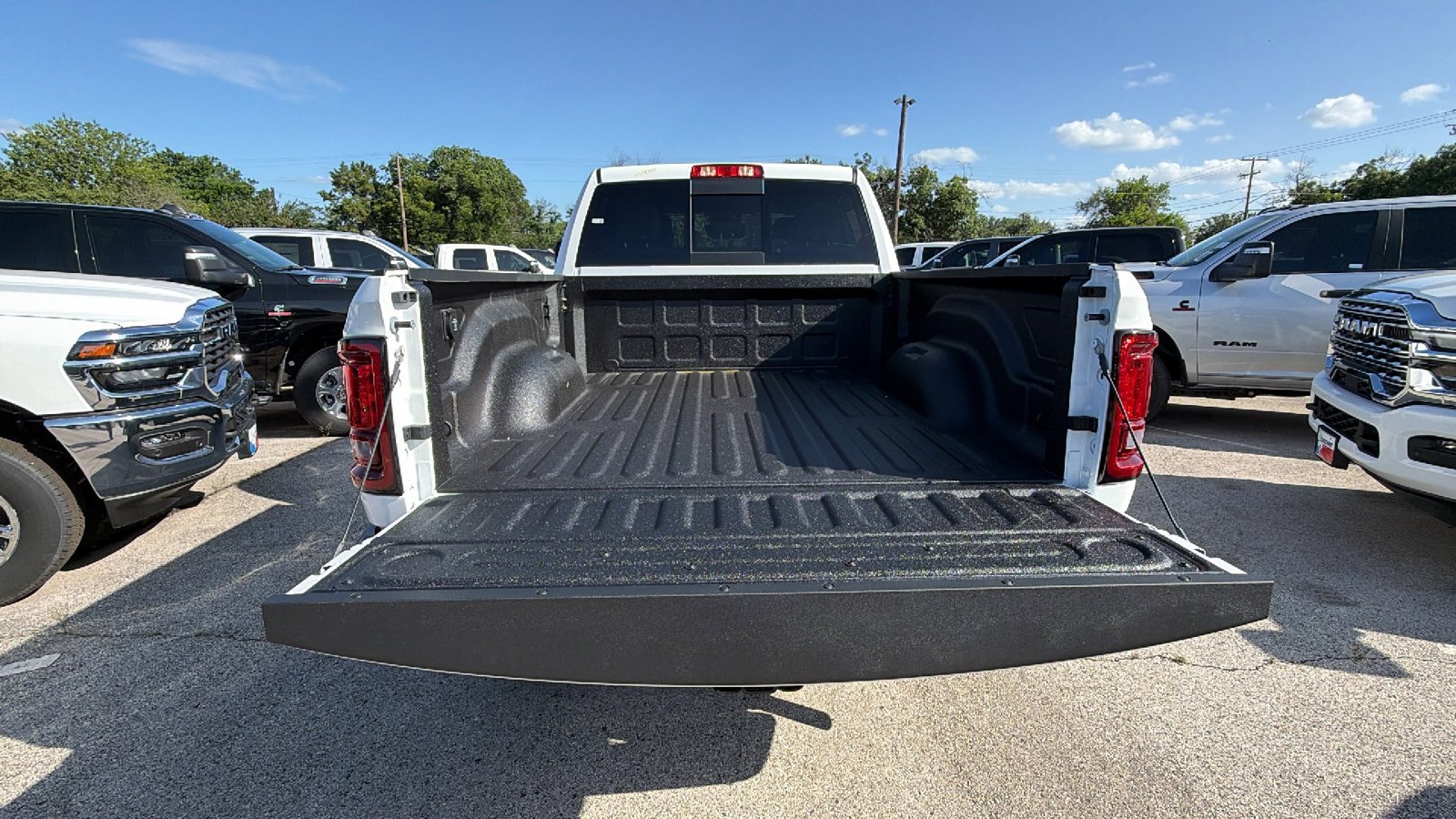 New 2026 Bright White Clear-Coat Exterior Paint RAM Tradesman image 23