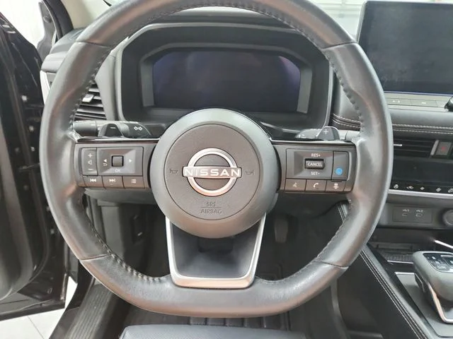 Used 2024 Black Nissan Platinum image 21