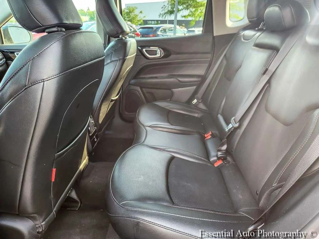 Used 2022 Silver Jeep Trailhawk image 9