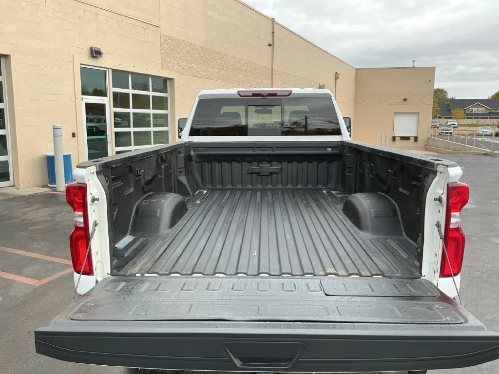 Used 2022 SUMMIT WHITE Chevrolet LTZ image 29