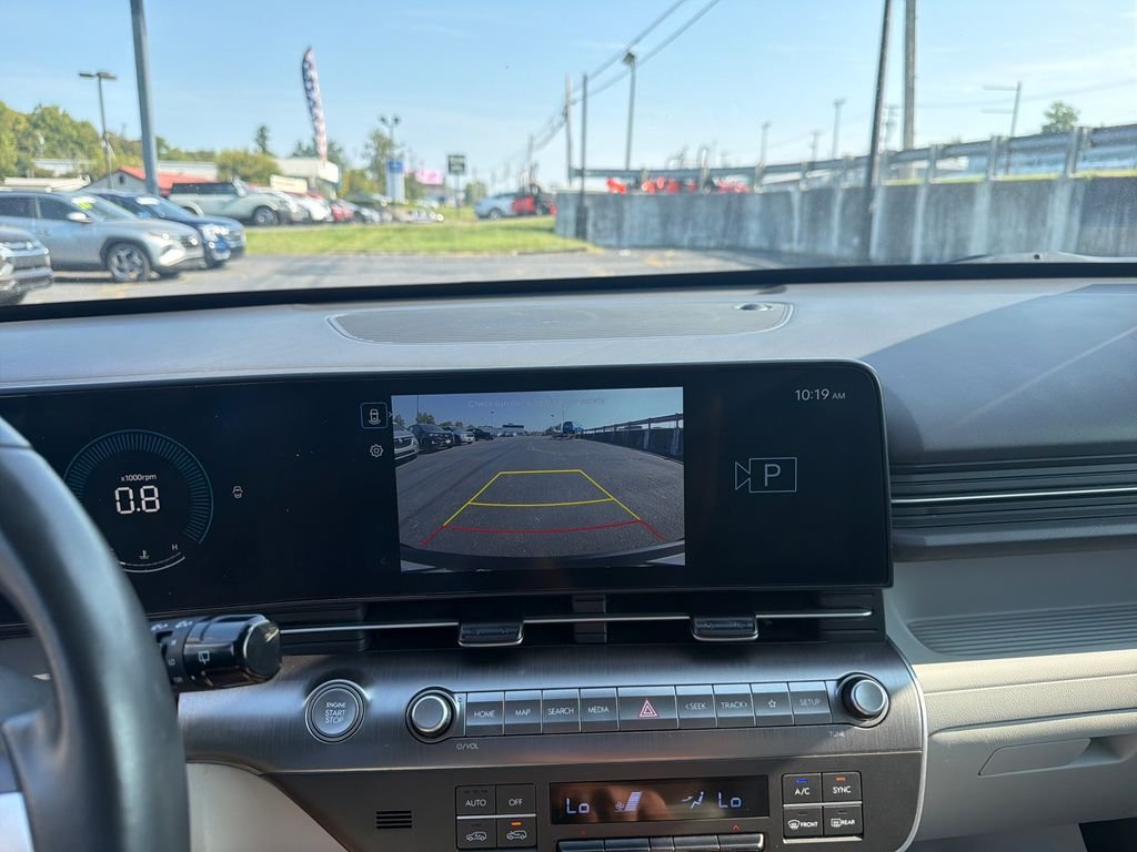 Used 2025 White Hyundai SEL image 22