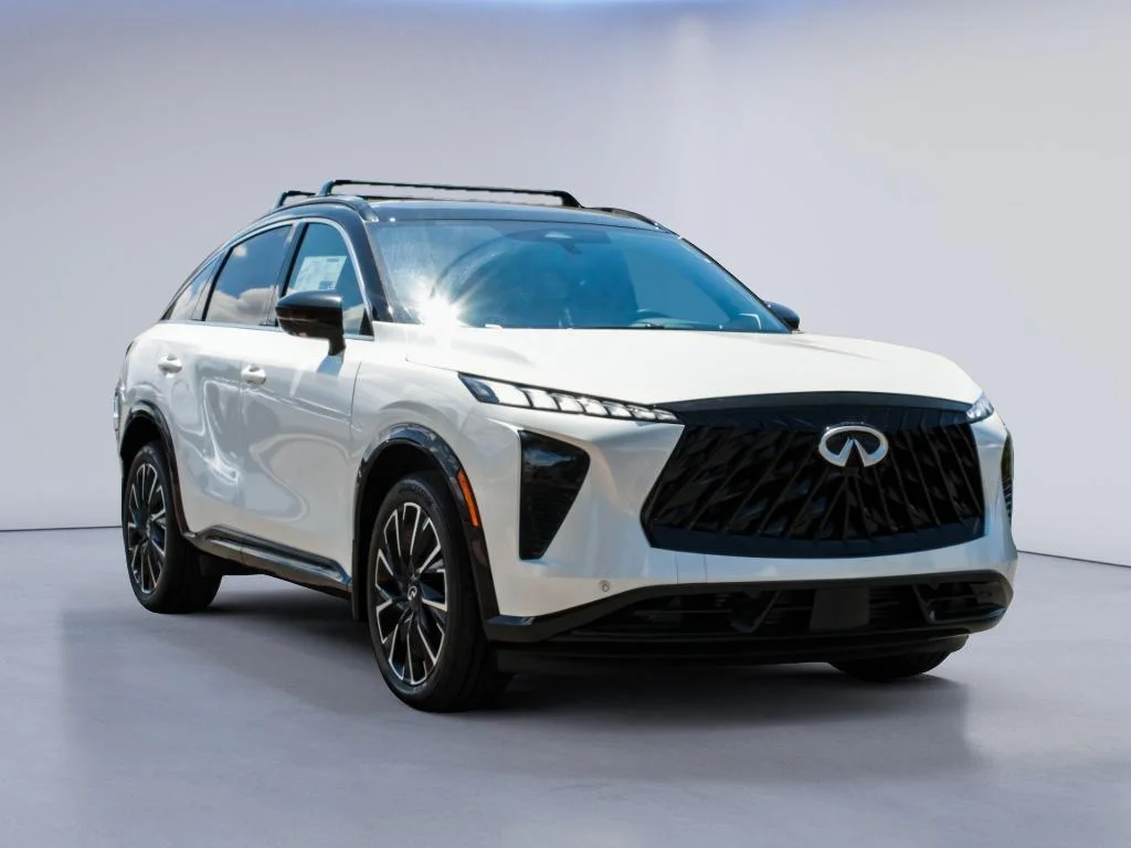 New 2027 2T RAD WHT INFINITI Autograph AWD image 3