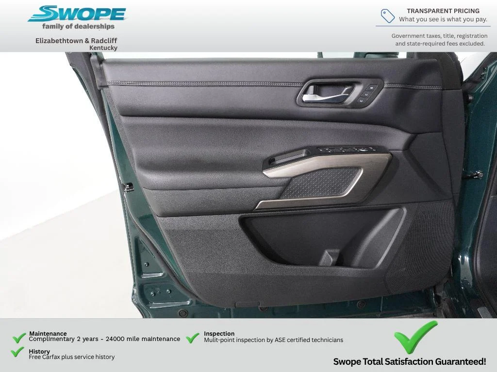 Used 2025 Obsidian Green Pearl Nissan Platinum image 15