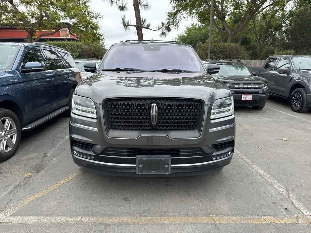 Used 2018 Gray Lincoln Reserve image 17
