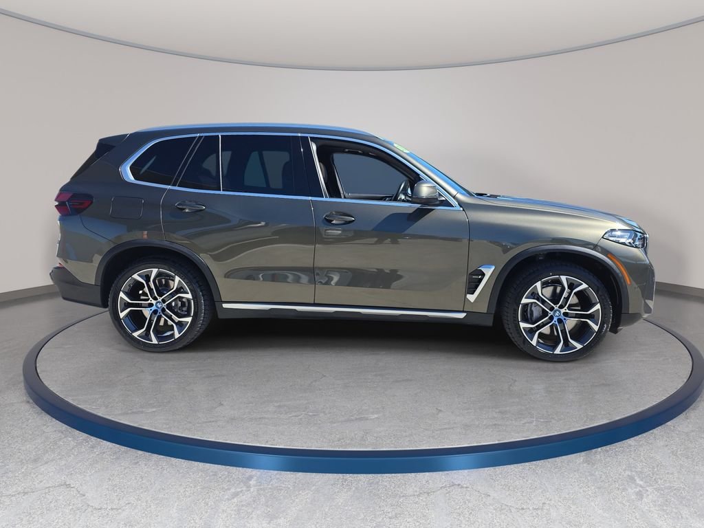 Used 2024 Green BMW xDrive50e image 5