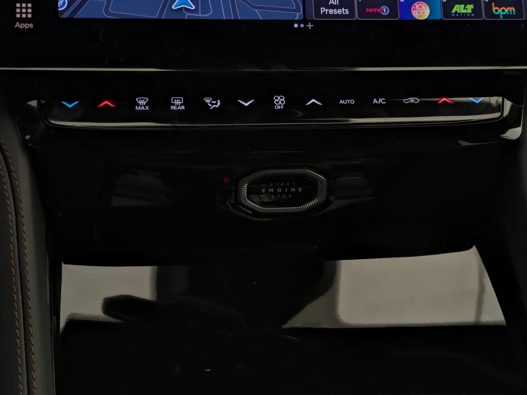 New 2026 White Jeep Summit - - 4x4 - Pano Sunroof - Palermo Lthr - Head-Up Display - Night Vision & More! image 28