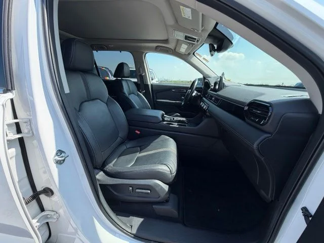 Used 2023 White Honda Touring image 17
