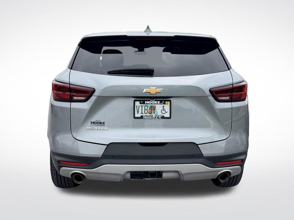 Used 2025 Gray Chevrolet LT image 5