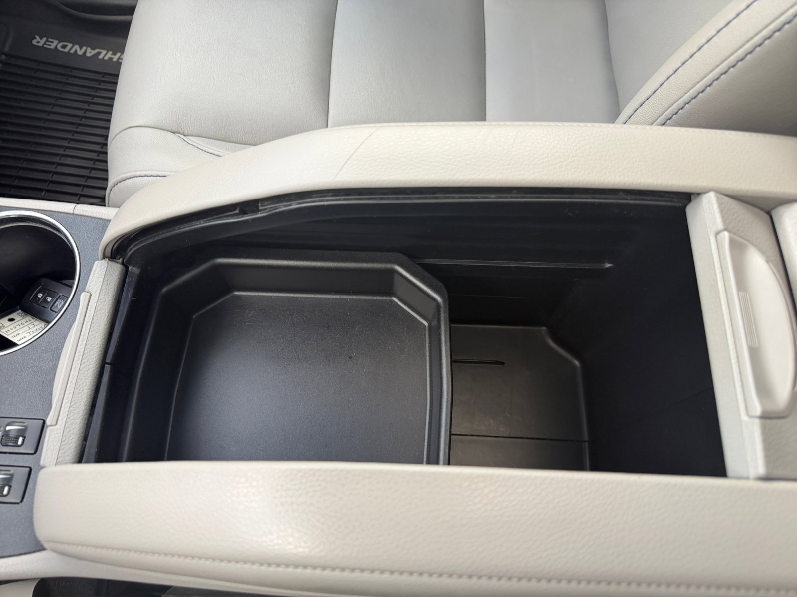 Used 2017 Blizzard Pearl Toyota XLE image 18