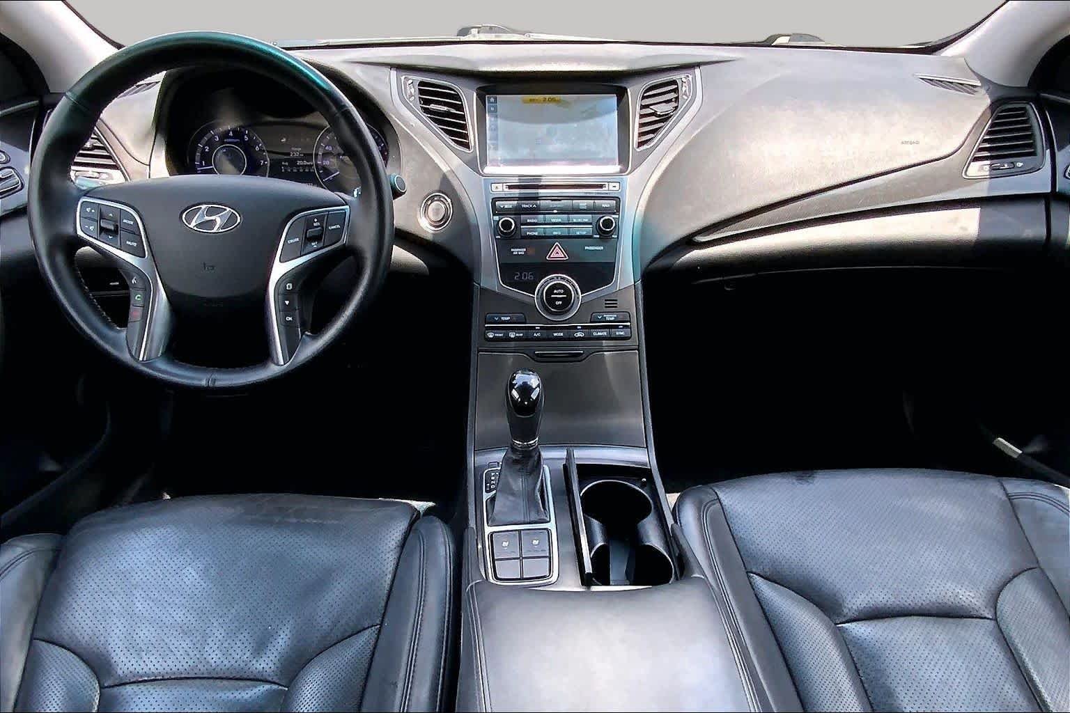 Used 2015 Pewter Gray Metallic Hyundai  image 13
