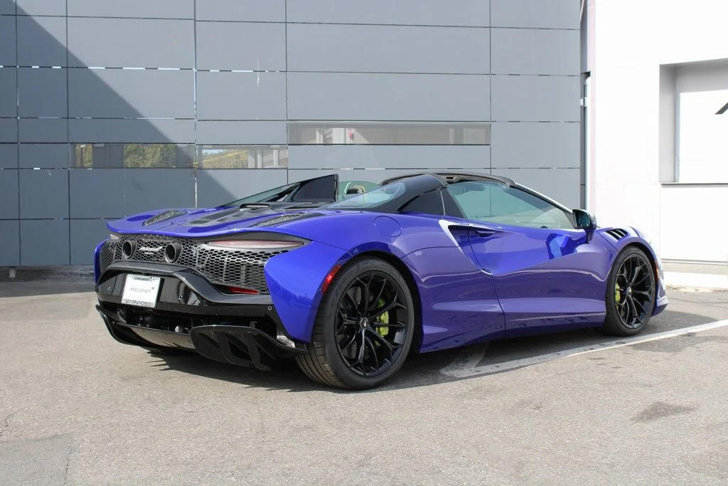 Certified Used 2025  McLaren Performance image 30