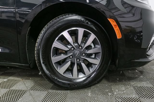 Used 2023 Black Chrysler Touring L image 15