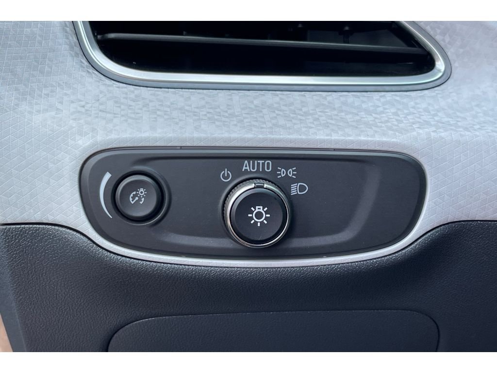 Used 2017 Silver Ice Metallic Chevrolet Premier image 38