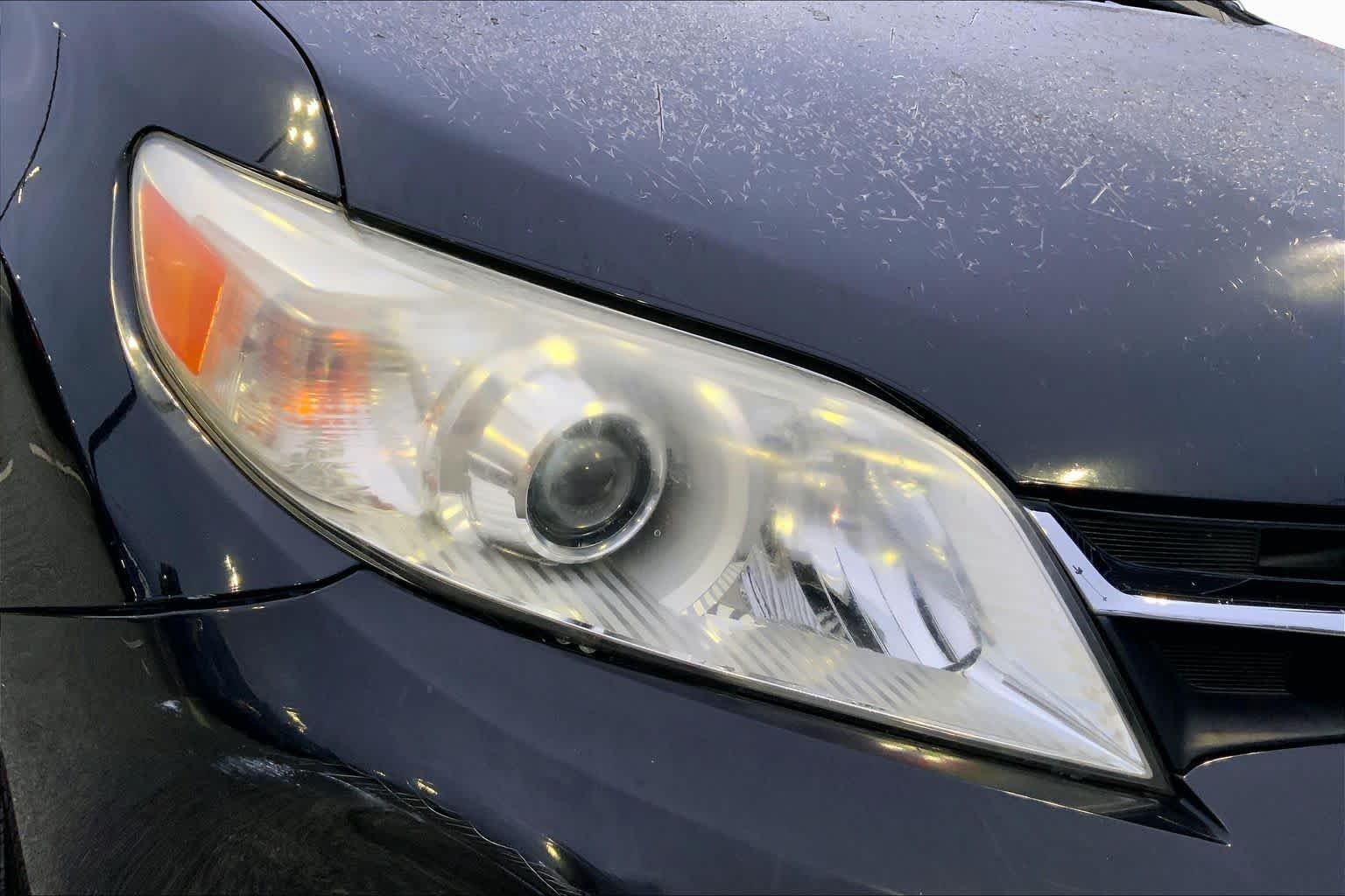 Used 2018 Midnight Black Metallic Toyota LE Auto Access Seat image 24