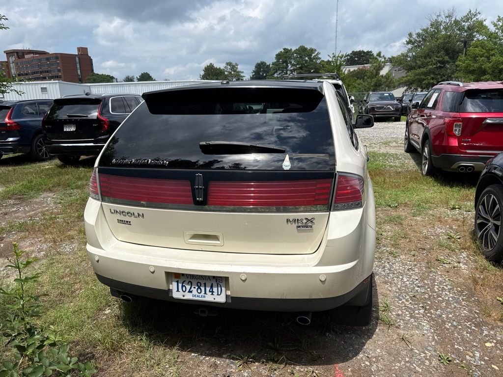 Used 2008 White Lincoln Base image 4