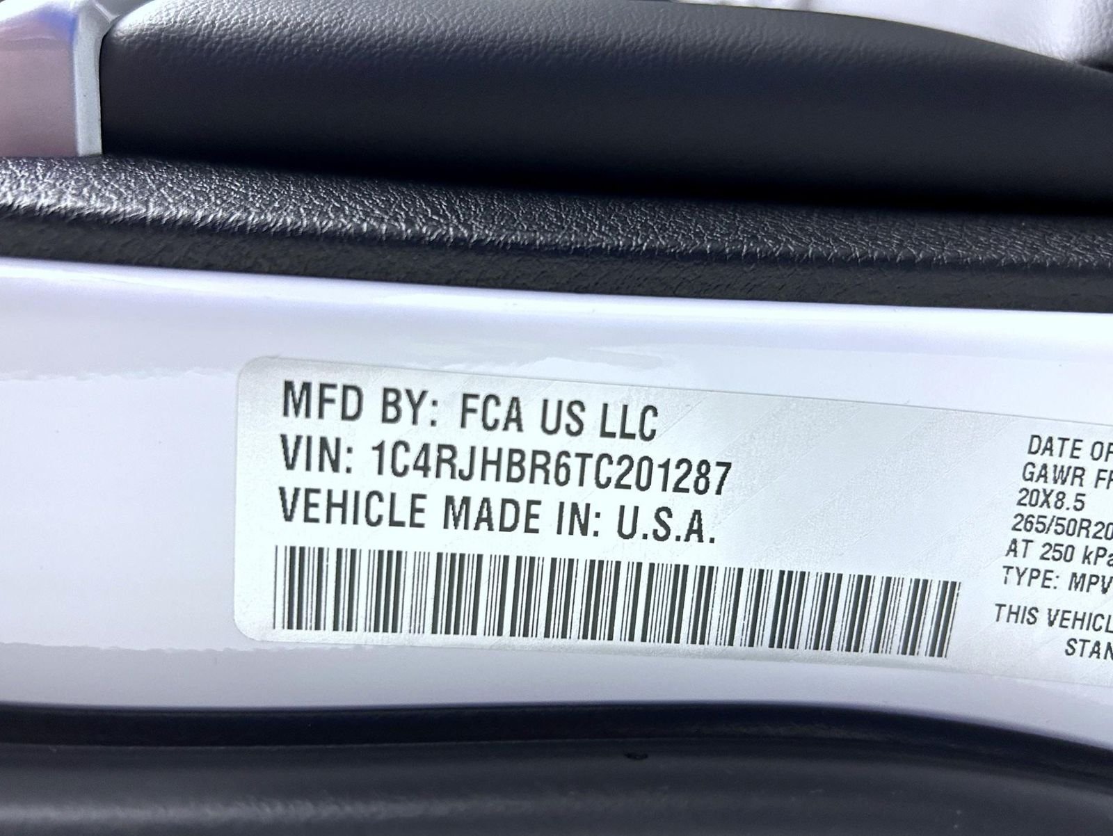 New 2026 Bright White Clear-Coat Exterior Paint Jeep Limited image 25