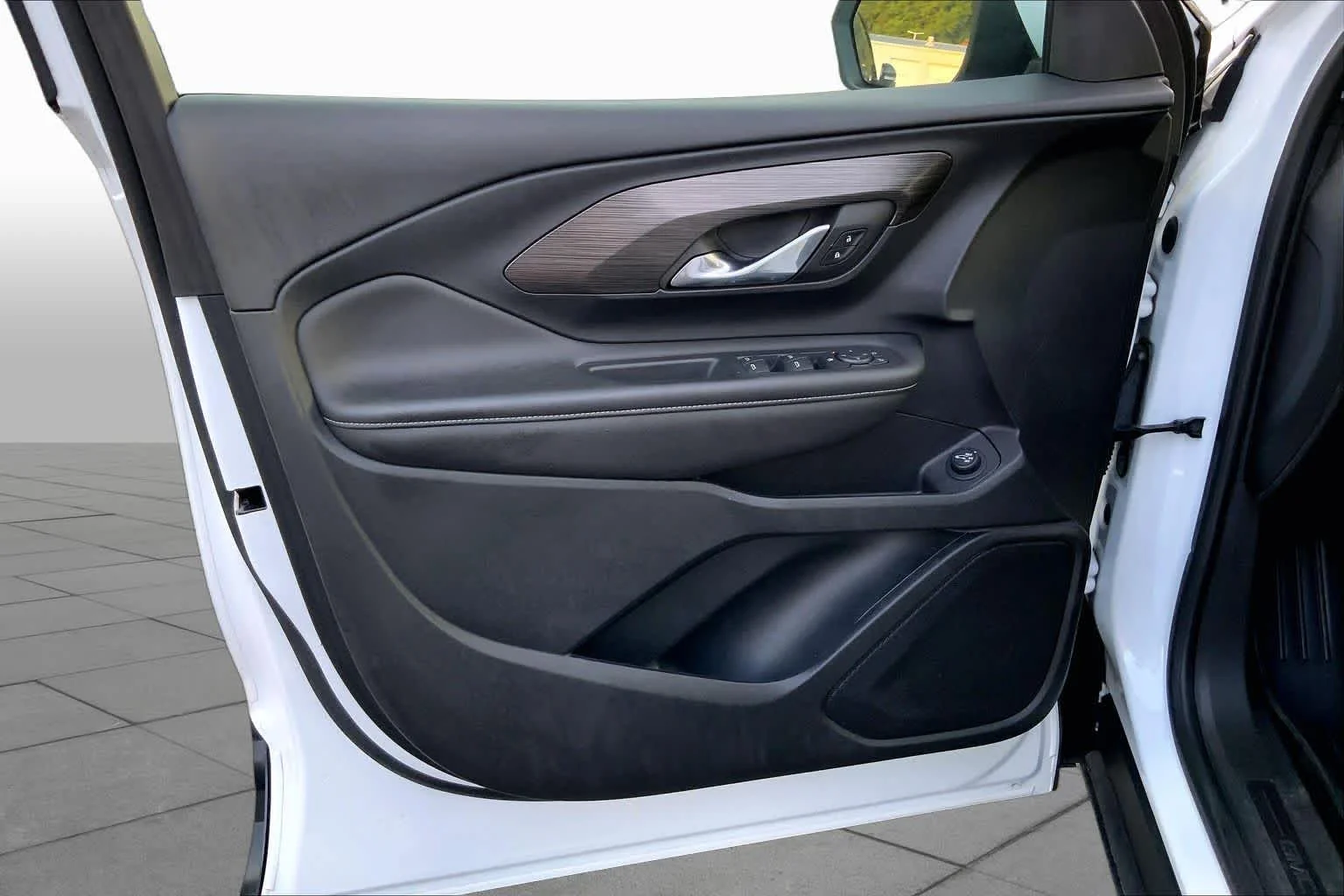 Used 2022 Summit White GMC SLE image 21
