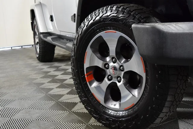 Used 2016 Silver Jeep Unlimited Sahara image 3