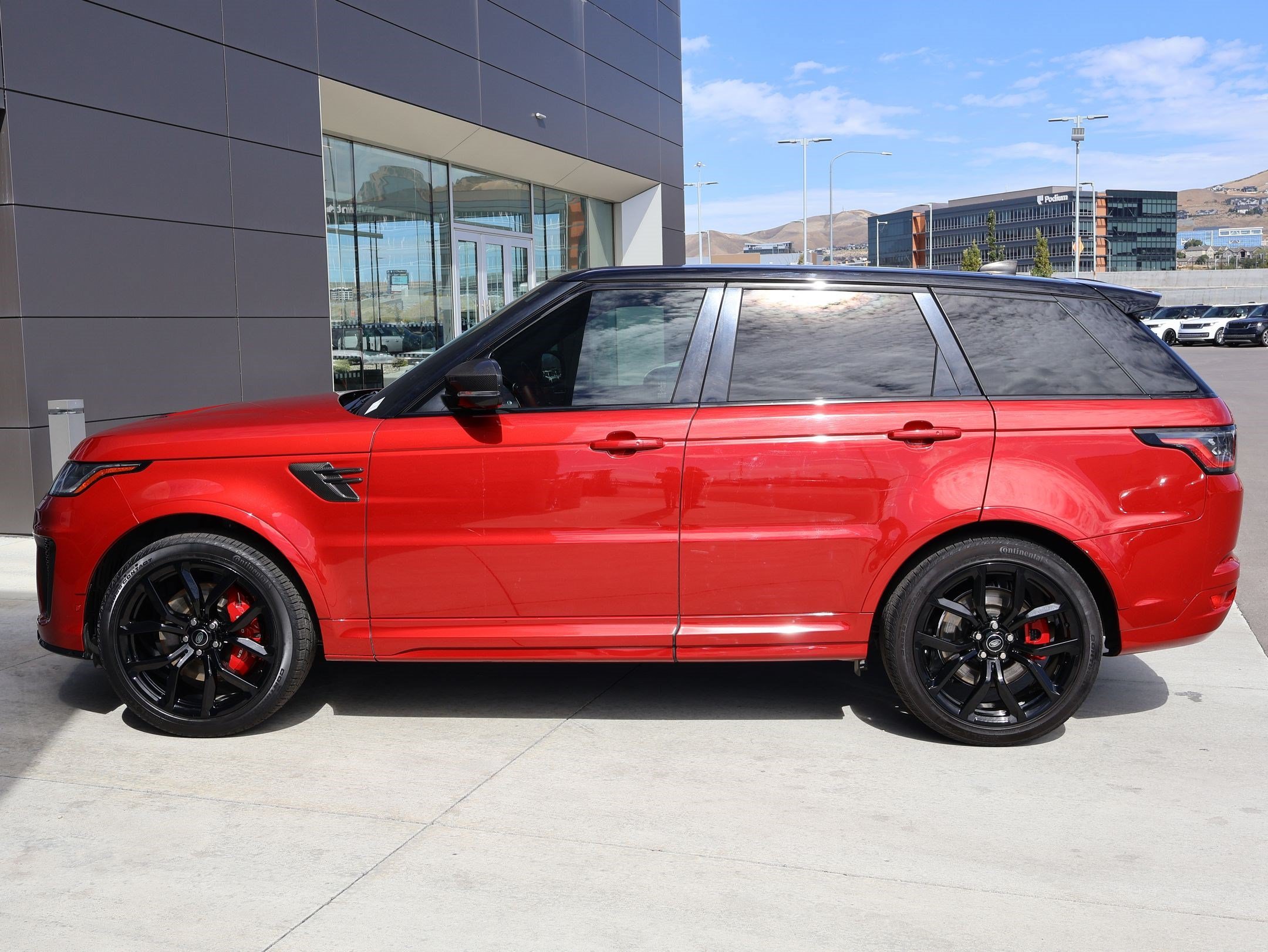 Used 2022 Firenze Red Metallic Land Rover SVR image 9