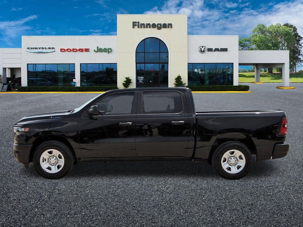 New 2026 Diamond Black Crystal Pearl-Coat Exterior Paint RAM Tradesman image 4