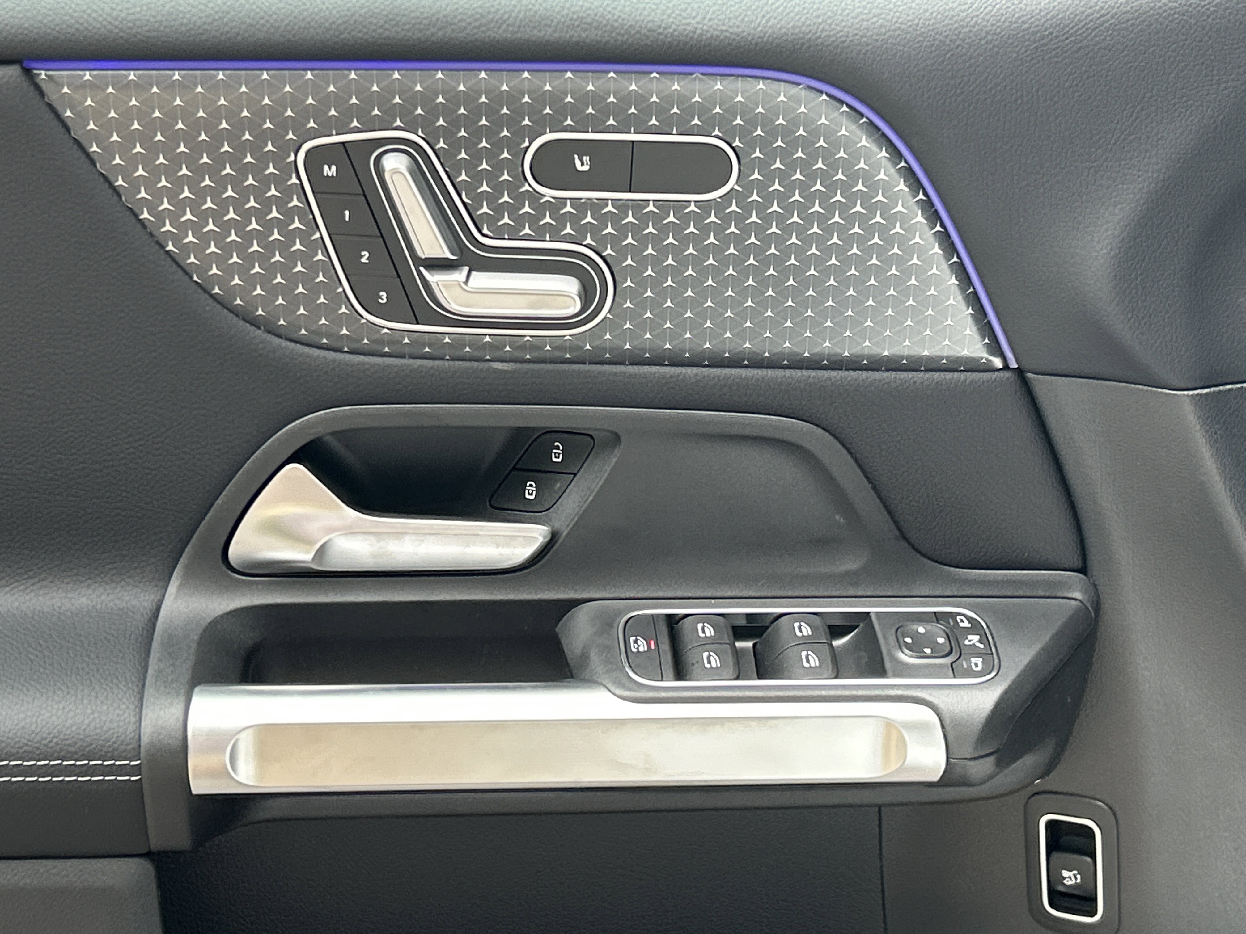 New 2026 Polar White Mercedes-Benz GLB 250 4MATIC® SUV image 26