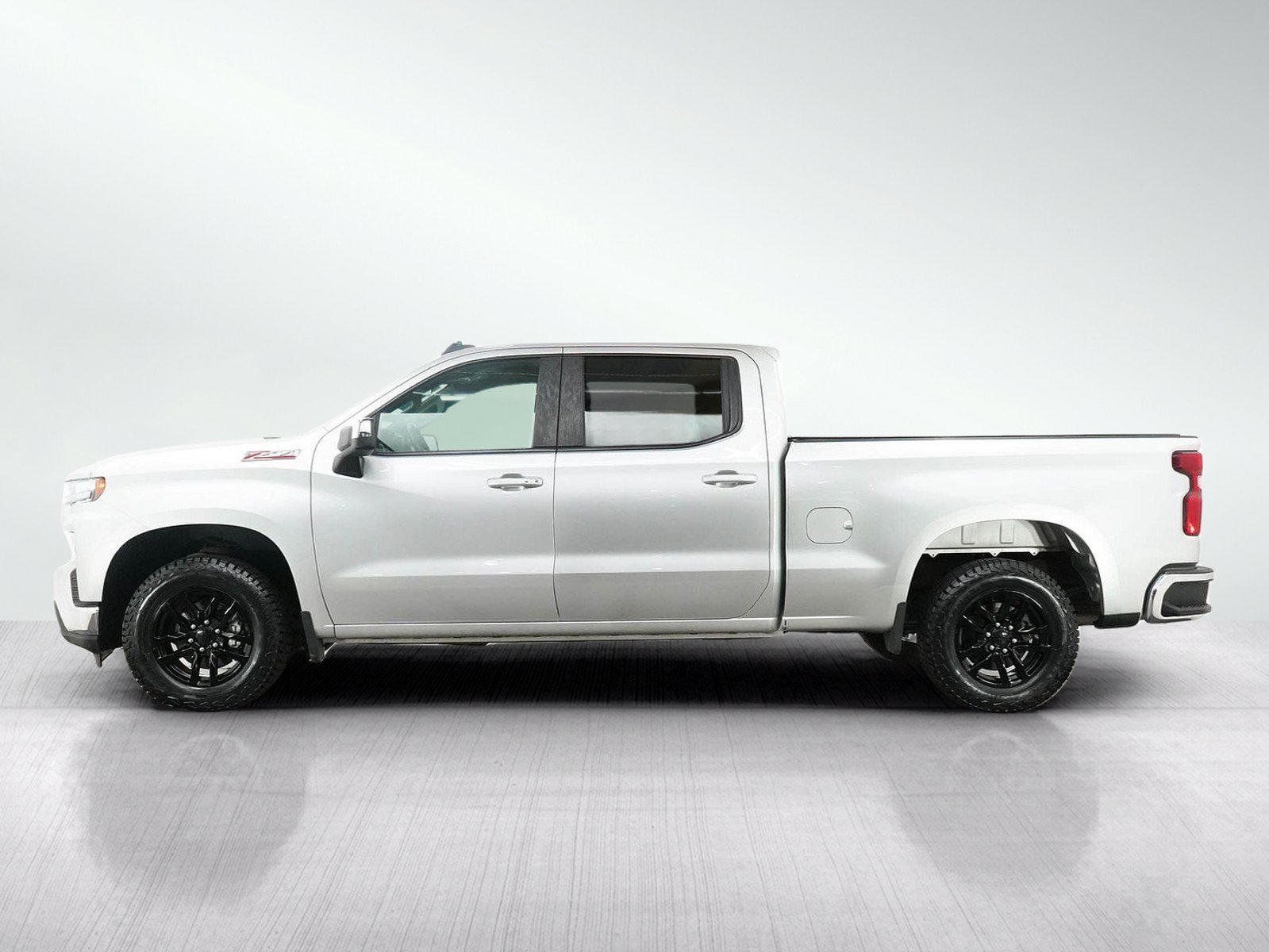 Used 2021 Chevrolet Silverado 1500 LT with VIN 3GCUYDED9MG389784 for sale in White Bear Lake, Minnesota