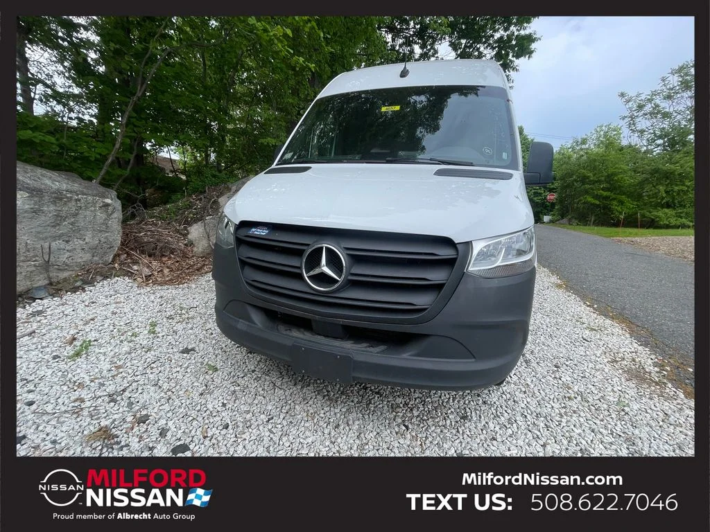Used 2025 White Mercedes-Benz Cargo 144 WB image 7