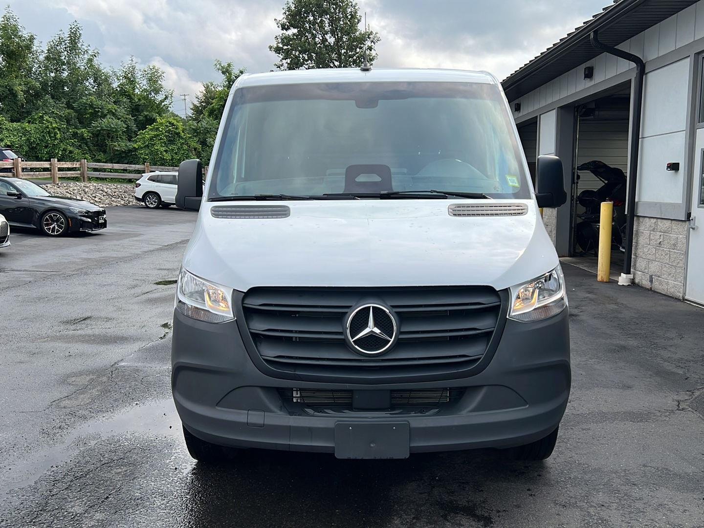 New 2025 Arctic+White Mercedes-Benz Cargo Van 144" Standard Roof 4cyl HO image 3