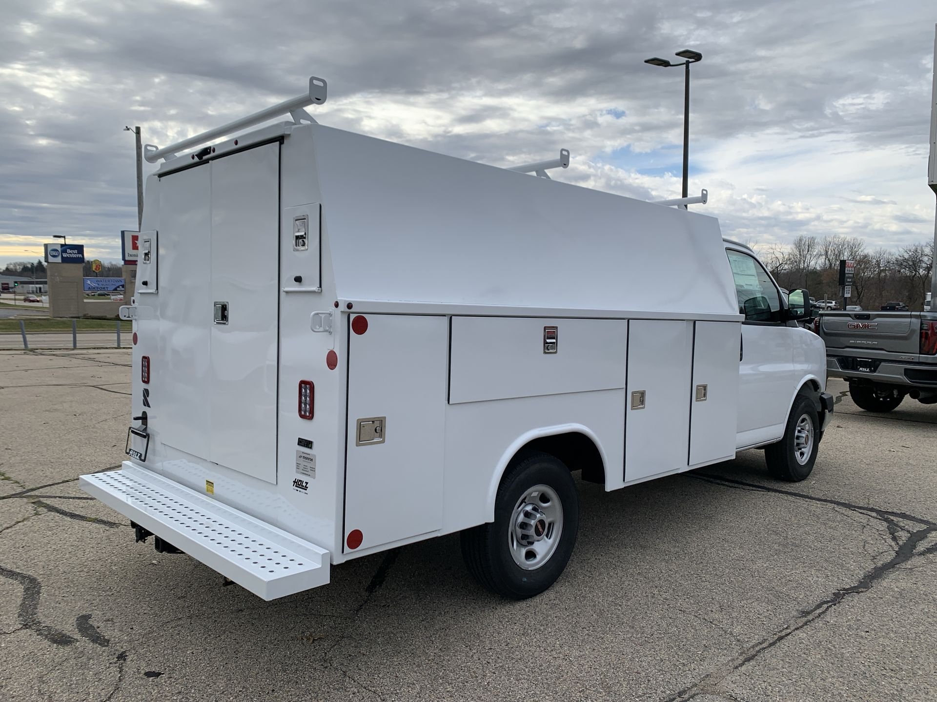 New 2025 Summit White GMC 1WT image 39