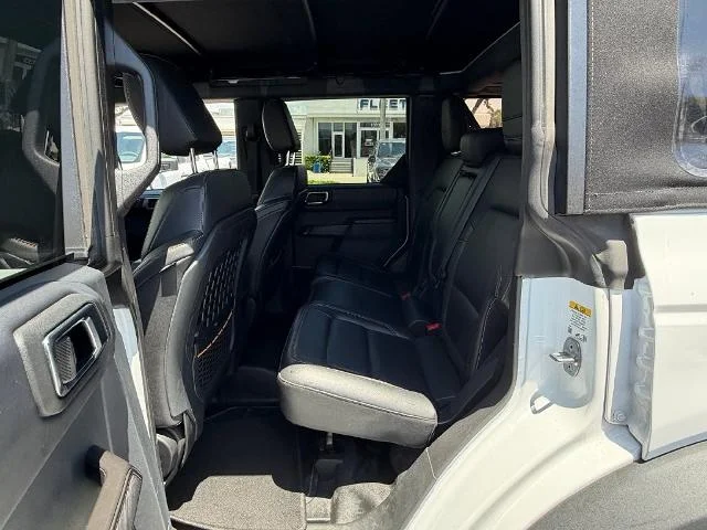 Used 2024 Oxford White Ford Badlands image 41