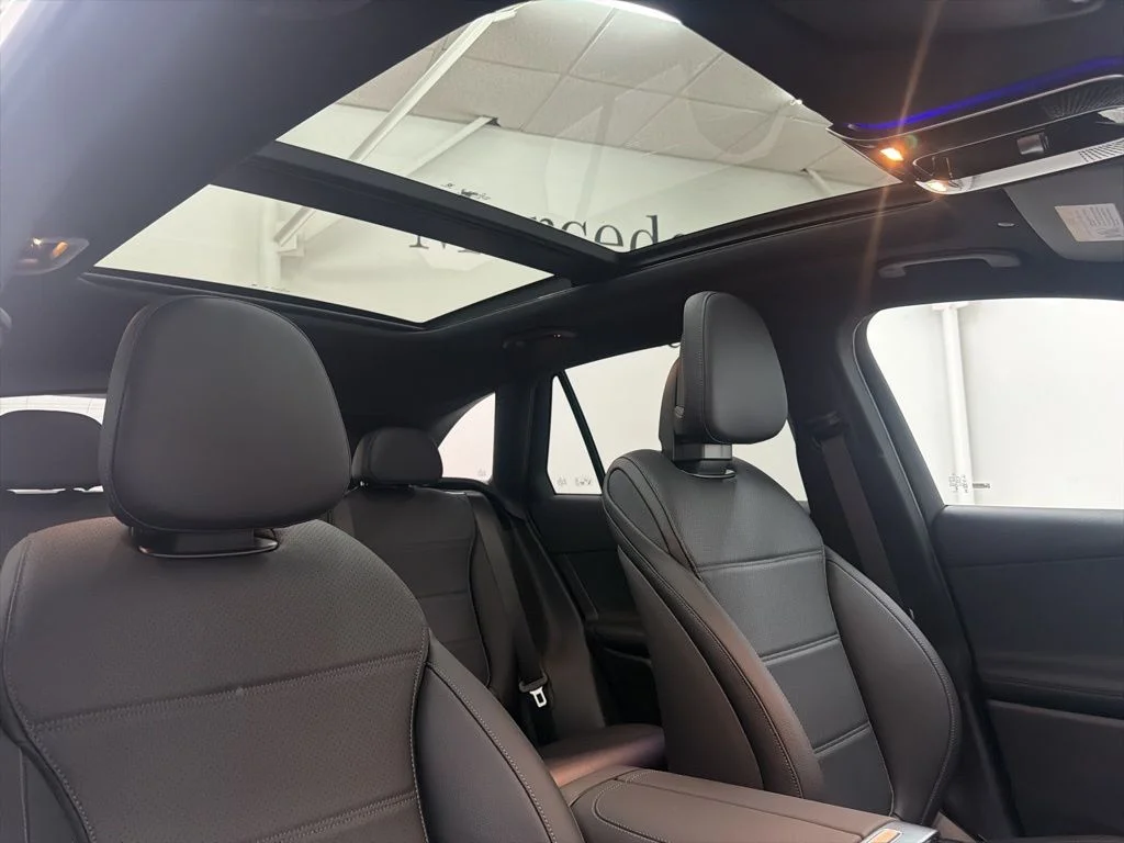 Used 2026 White Mercedes-Benz GLC 300 image 28
