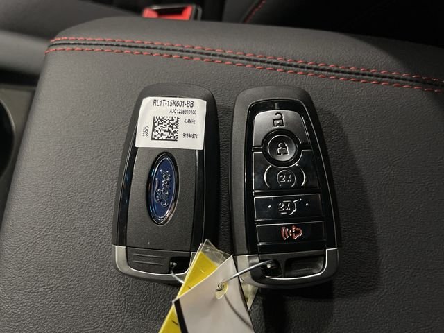 New 2026 Star White Metallic Tri-Coat Ford ST-Line image 36