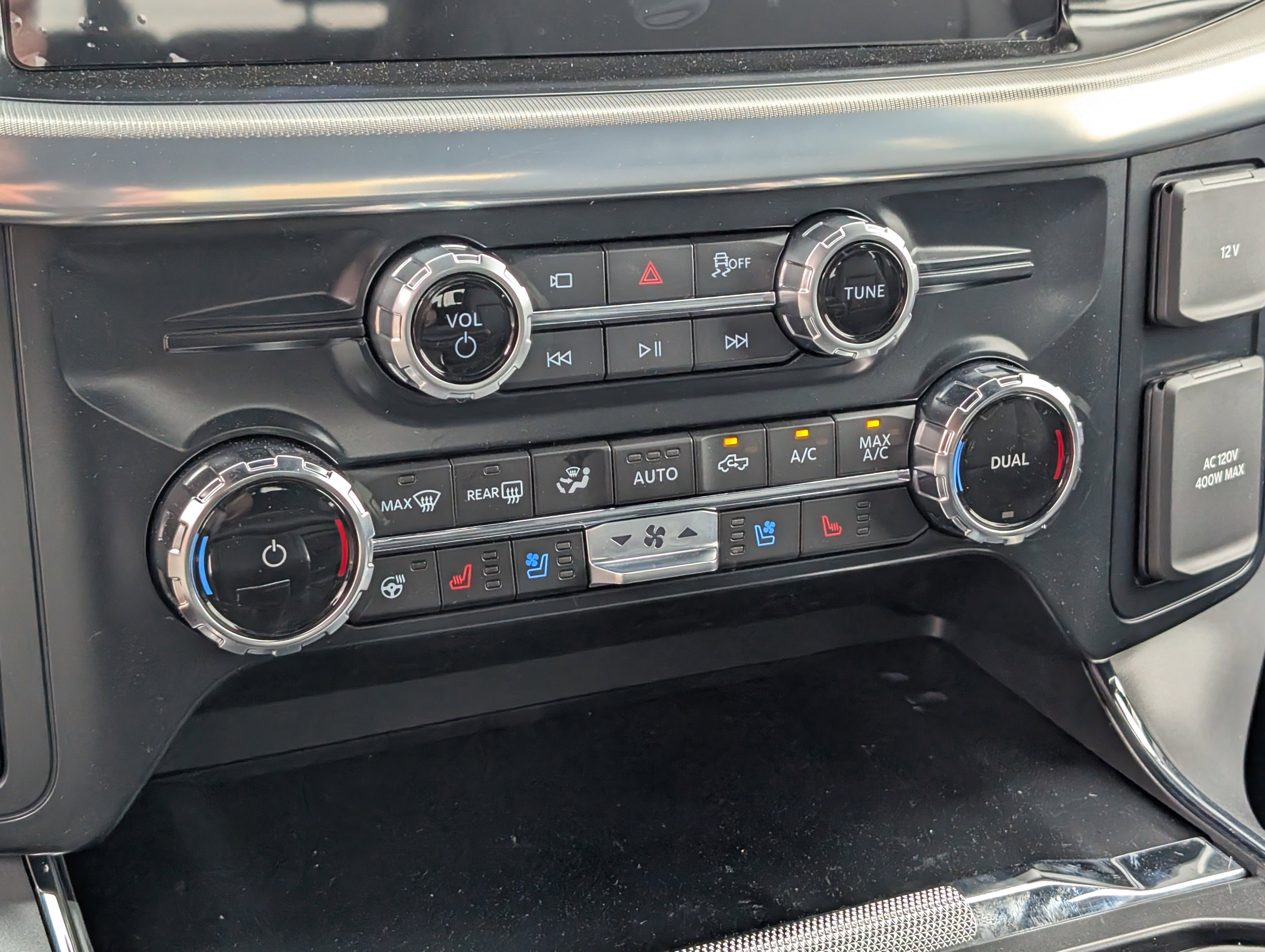 New 2026 Oxford White FORD Lariat® image 29
