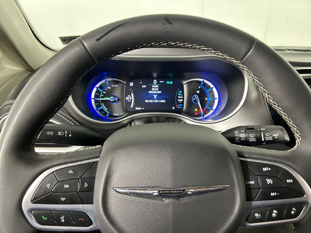 Used 2024 White Chrysler Select image 13
