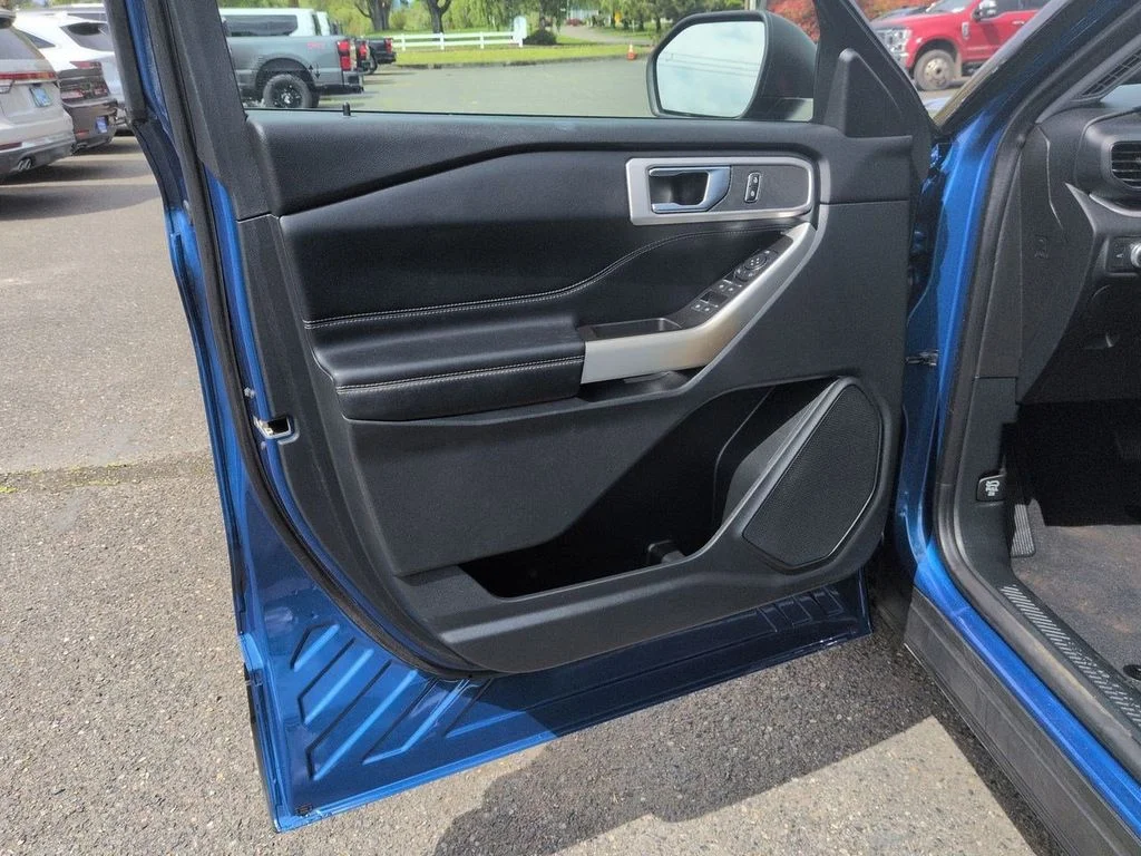 Used 2021 Blue Metallic Ford XLT image 9
