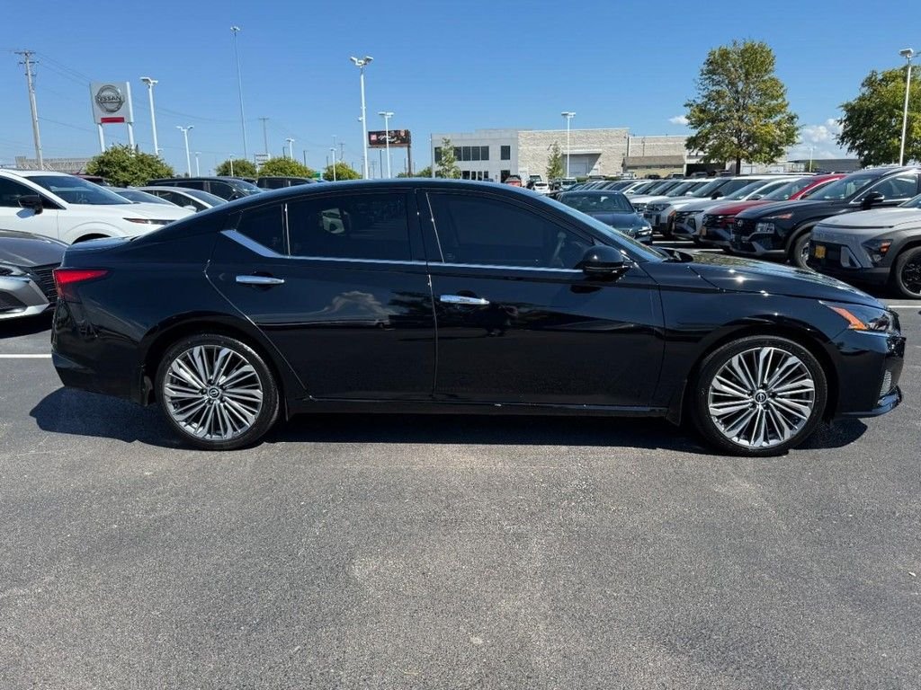 Used 2025 Black Nissan 2.5 SL image 2
