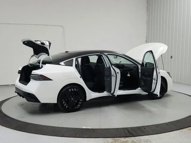 New 2026 White Nissan SR image 15