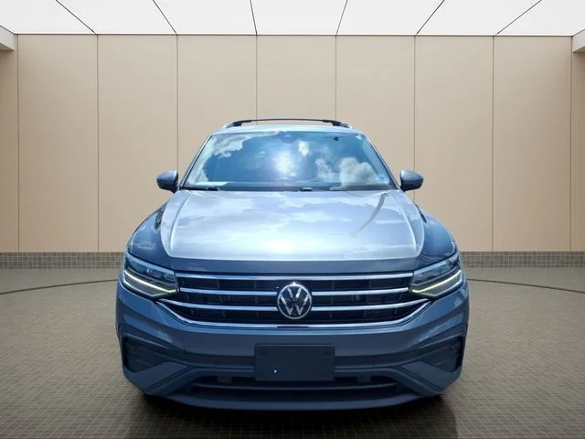 Used 2022  Volkswagen 2.0T SE image 3